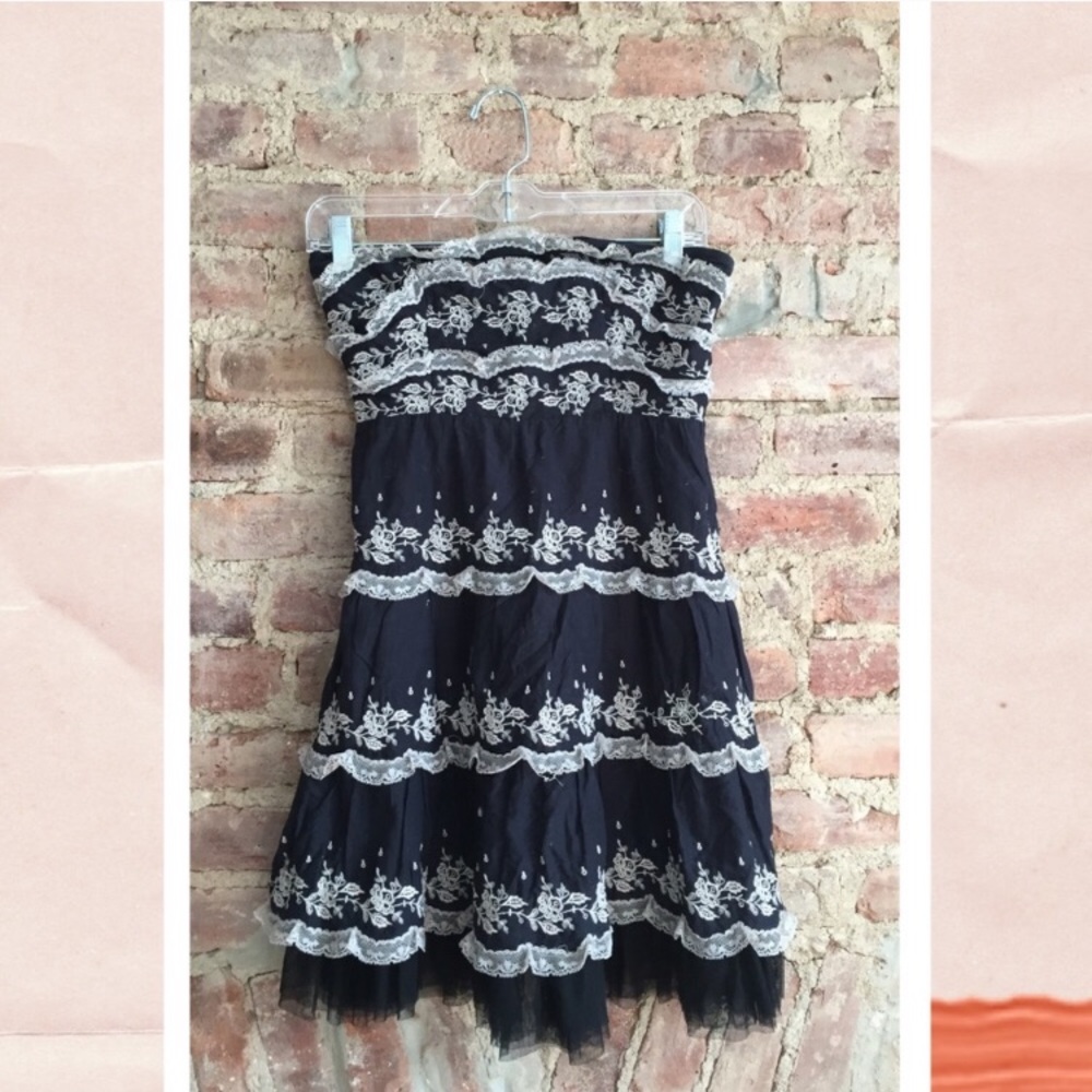 Free People black sleeveless lace dress